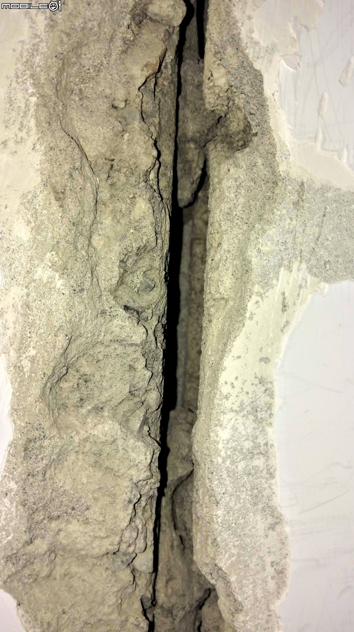 救命啊！ 牆壁出現馬里亞納海溝，應該怎麼修補？