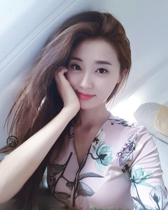 週五到.看正妹了兼幫嘟嘟貓招魂了