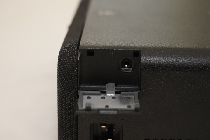 【體驗分享】躺著看/坐著看「Epson EF-100自由視移動光屏」給你目不轉晴的枕投大影院
