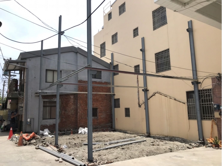 請益鐵工價格，站H型鋼基礎座