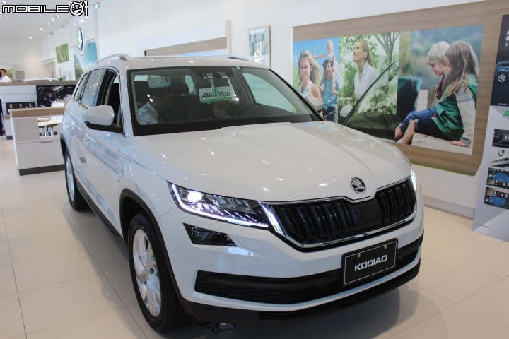 2019 SKODA SUPERB COMBI L&K 交車兼開箱 (內有正妹)