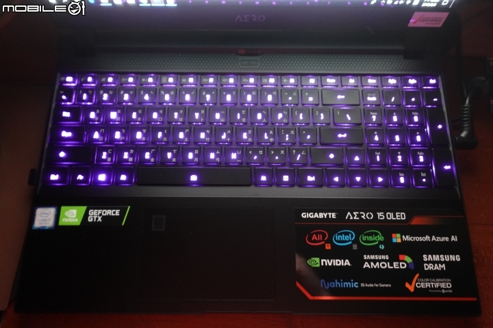 技嘉 AERO 15 OLED 怎麼不專業怎麼來開箱文