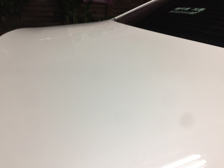 ［BMW 7系列］鍍膜分享 5年的白車鍍完還是一樣亮3