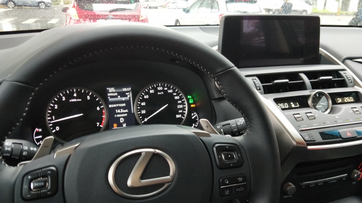 NX200駕駛心得    1年 25000KM