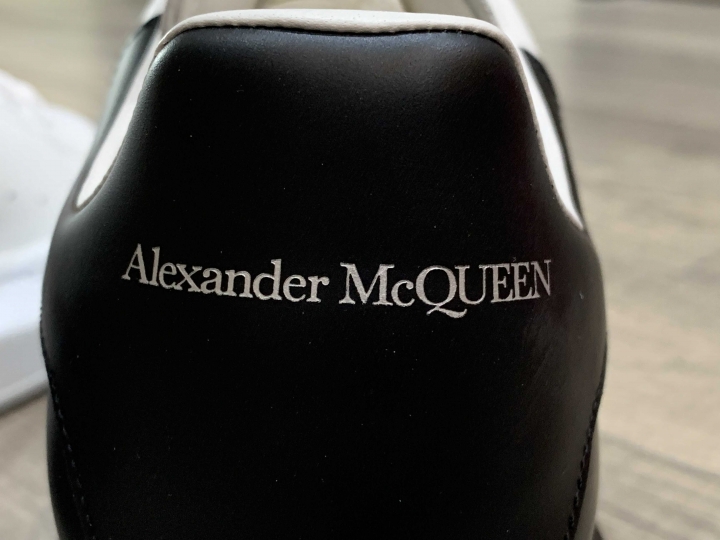 「開箱」Alexander McQUEEN 黑白運動鞋