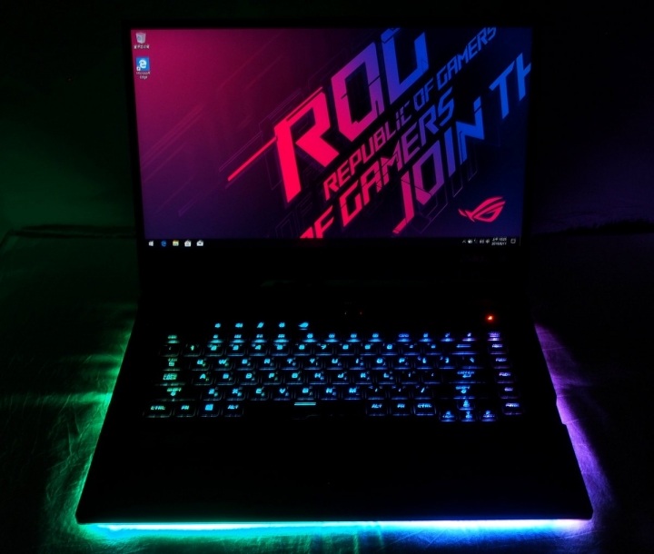 行動軍火庫 ASUS ROG STRIX SCAR III 電競筆電