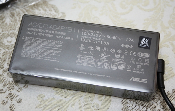 ROG西風M GU502入荷