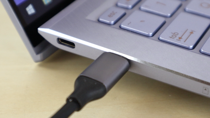 ASUS ZenBook S13 UX392 輕薄長效卻又不失性能的年度旗艦機