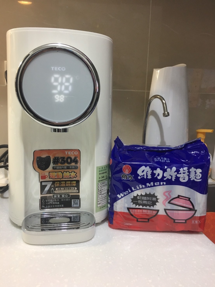 [開箱]東元TECO 5L簡約美型 智能溫控 熱水瓶 YD5201CBW