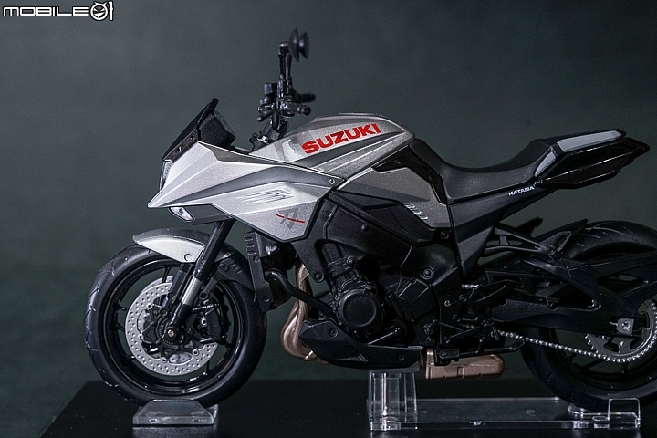 【開箱】SUZUKI 現代武士刀 KATANA 參上！1/12  Aoshima 青島文化教材社組裝完成品開箱！
