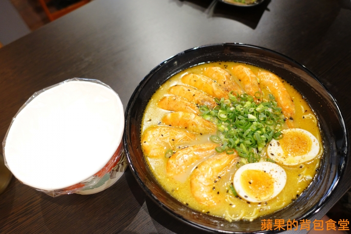 [食記] 台中北區 鬼匠拉麵-北平店 蒜香地獄雪花牛香麻夠勁 超大肋排現點現做 蝦爆了Q彈脆口 小菜多樣新鮮 台中美食