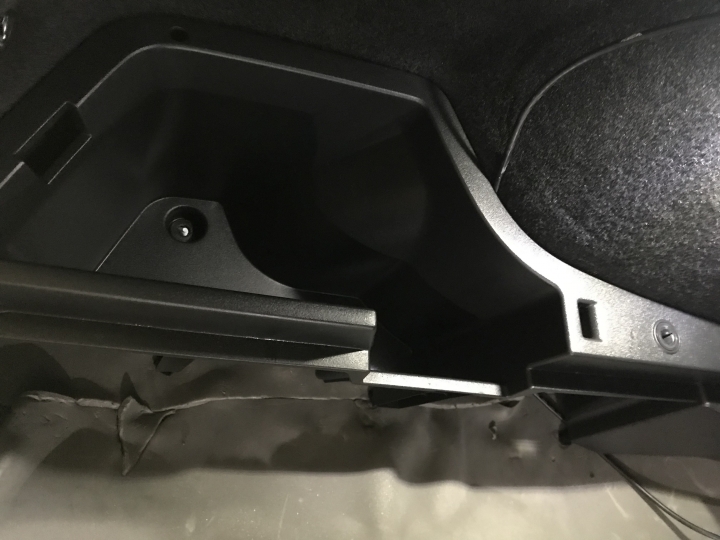 UX200行李箱隔音墊DIY分享