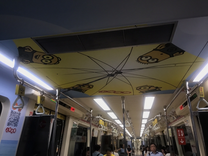 捷運一整個車廂的小小兵