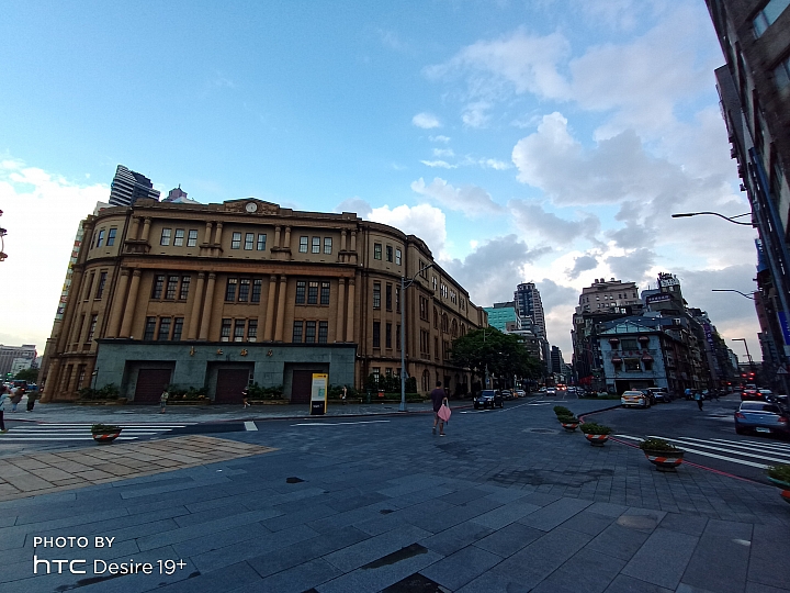 HTC Desire 19+三鏡頭 厲害