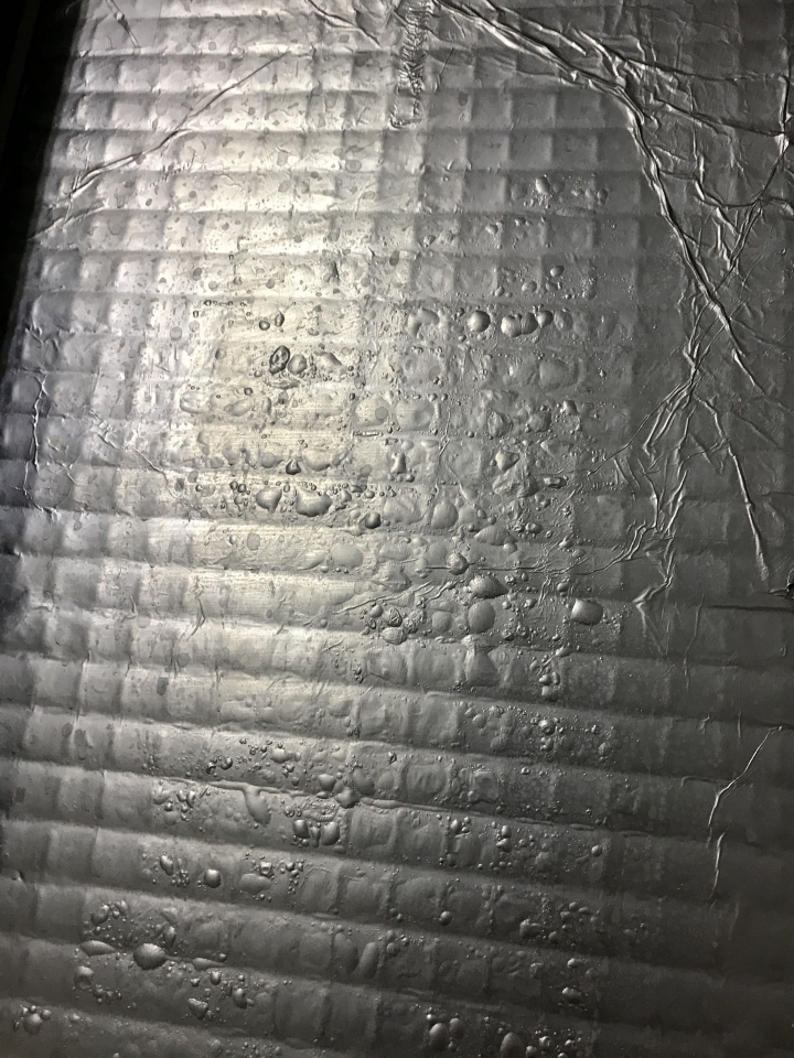 鋁箔中貼在窗戶上防曬的結果