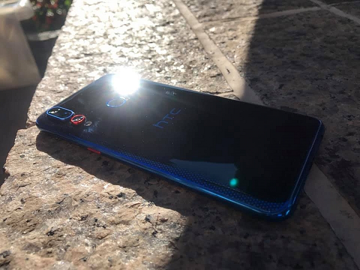 藍色Desire 19+ 新機孝親我買單