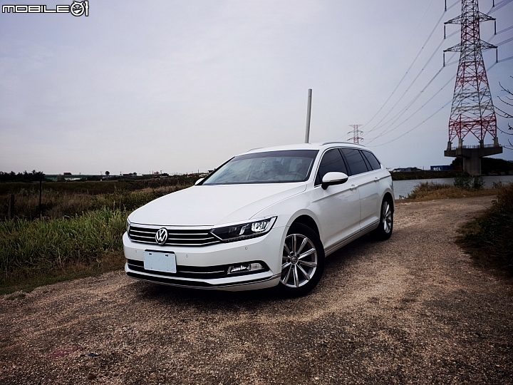純白潔淨的Passat Variant