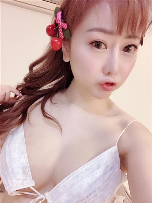 口罩當奶罩省錢有創意
