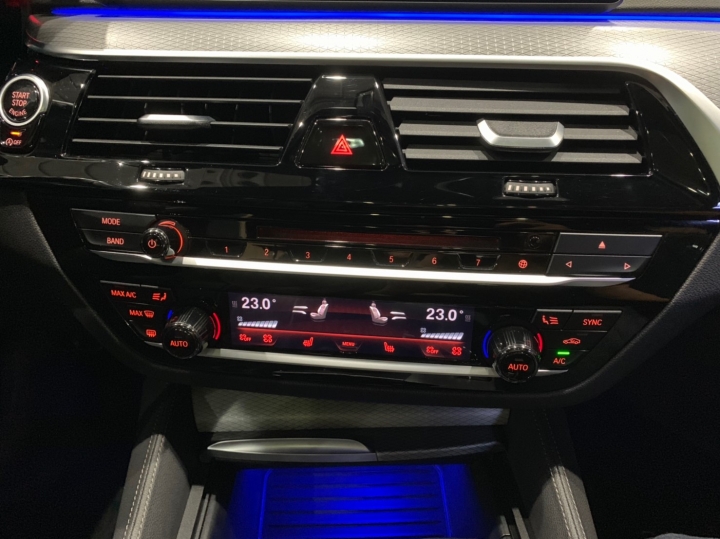 2017 BMW530I XDRIVE 抬頭顯示 電吸門  智慧頭燈