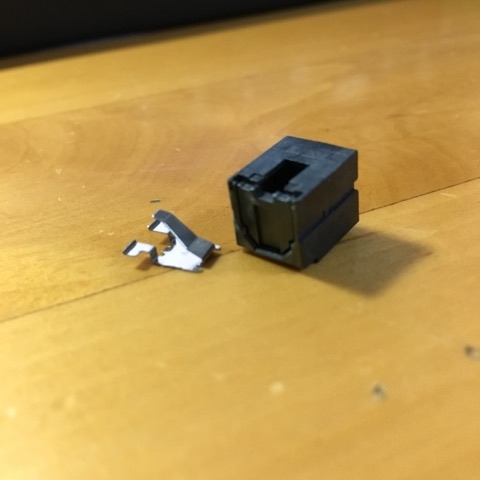 BenQ 50JR700 光纖接頭被我拔出來了怎麼插回去 = =