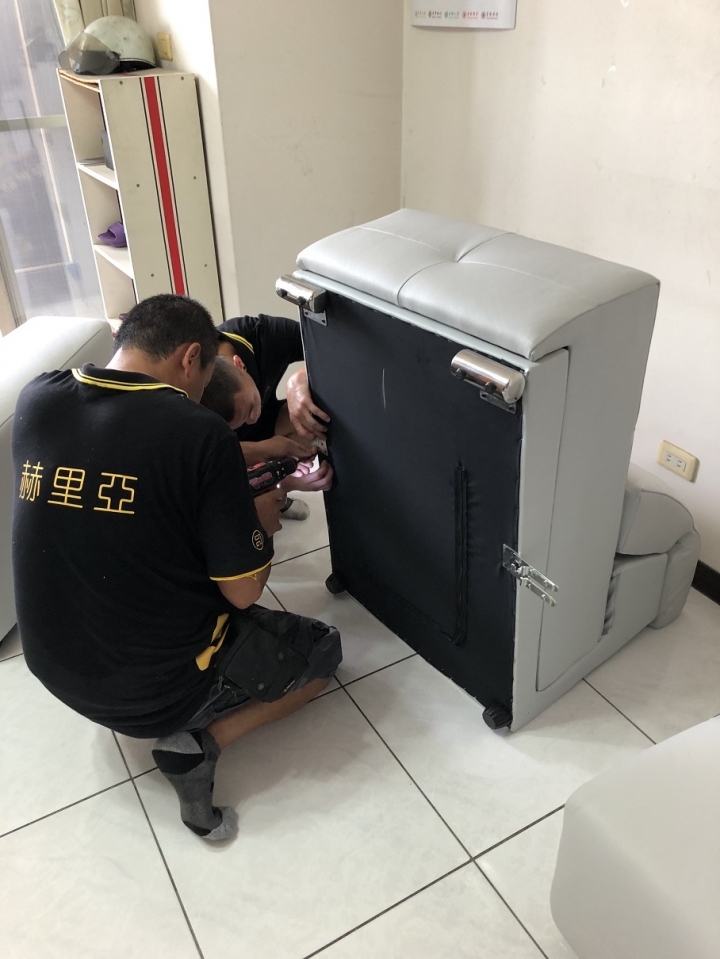 新沙發開箱文---赫里亞沙發