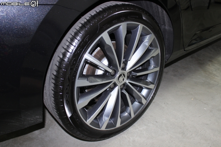 2019 SKODA SUPERB COMBI L&K 交車兼開箱 (內有正妹)
