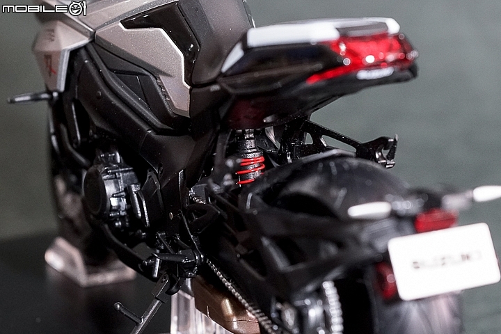 【開箱】SUZUKI 現代武士刀 KATANA 參上！1/12  Aoshima 青島文化教材社組裝完成品開箱！