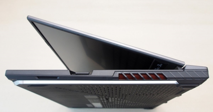 行動軍火庫 ASUS ROG STRIX SCAR III 電競筆電