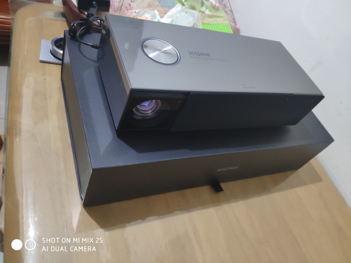 極米 Rs PRO 投影機開箱