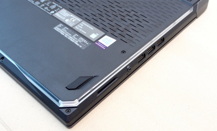 行動軍火庫 ASUS ROG STRIX SCAR III 電競筆電