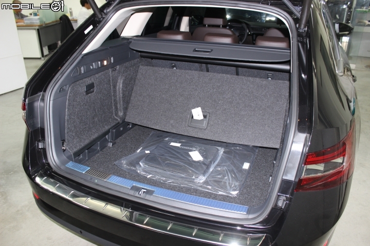 2019 SKODA SUPERB COMBI L&K 交車兼開箱 (內有正妹)