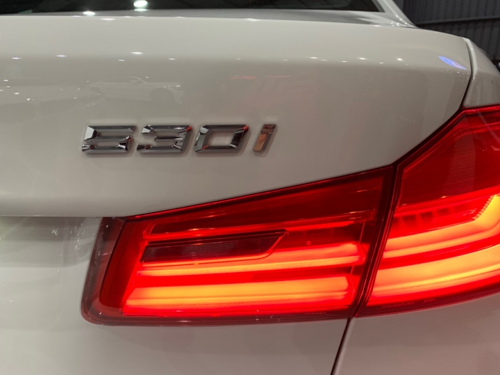 2017 BMW530I XDRIVE 抬頭顯示 電吸門  智慧頭燈
