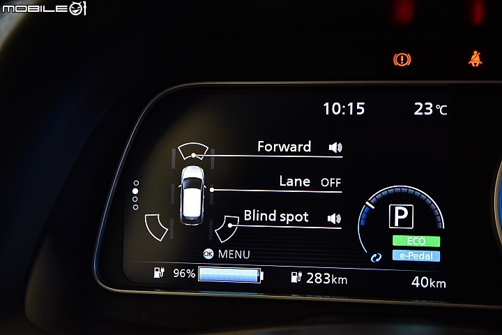 【賞實車】Nissan電動車Leaf進駐展間，完整內、外觀與空間、規格配備看分明！