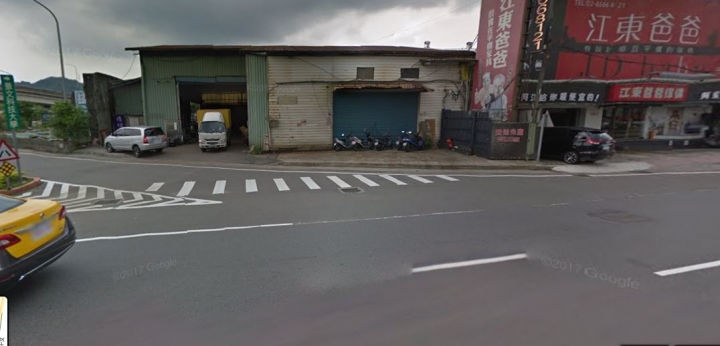 請問這個路口，的右轉箭頭號誌燈代表什麼意思?