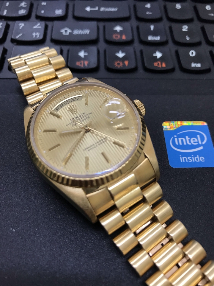 老勞!不好意思，想請教一下這隻錶的型號！感謝各位！