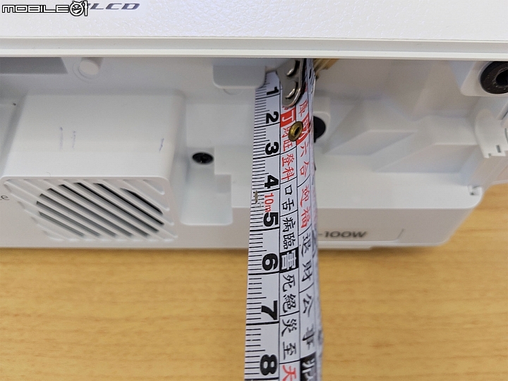 Epson EF-100自由視移動光屏 和電視互補的好搭檔