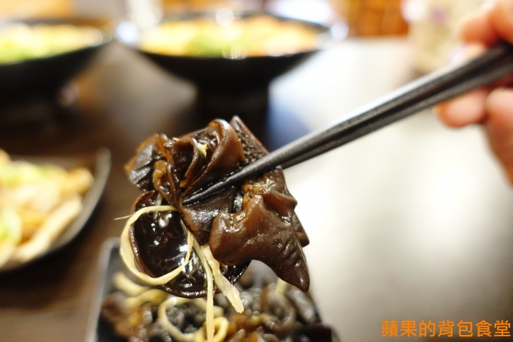 [食記] 台中北區 鬼匠拉麵-北平店 蒜香地獄雪花牛香麻夠勁 超大肋排現點現做 蝦爆了Q彈脆口 小菜多樣新鮮 台中美食