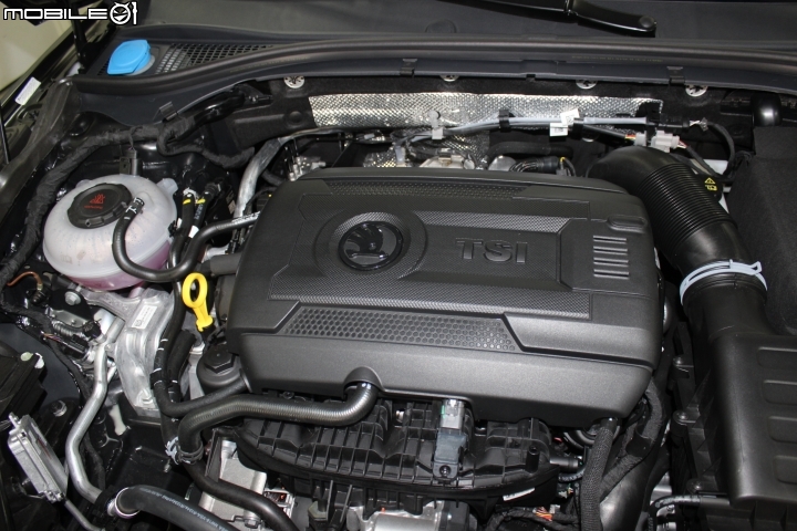 2019 SKODA SUPERB COMBI L&K 交車兼開箱 (內有正妹)