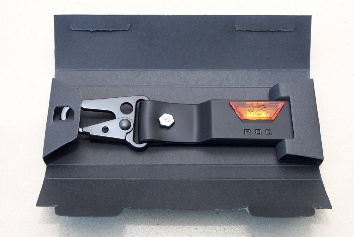 行動軍火庫 ASUS ROG STRIX SCAR III 電競筆電