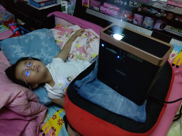 【活動體驗】《Epson枕投影院》帶著EF-100，「視」界任您改變！