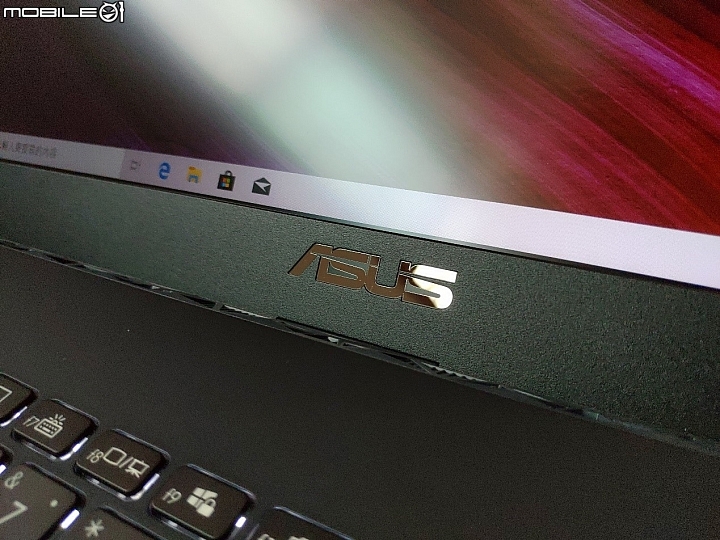 點我看大圖 窄邊框類電競筆電ASUS X571星夜黑開箱