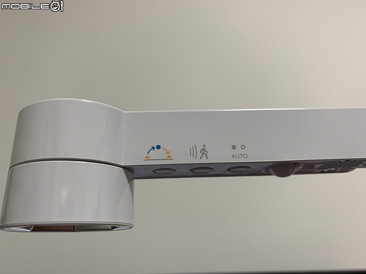 《Dyson Lightcycle™檯燈》看見更好的選擇！