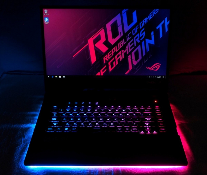 行動軍火庫 ASUS ROG STRIX SCAR III 電競筆電