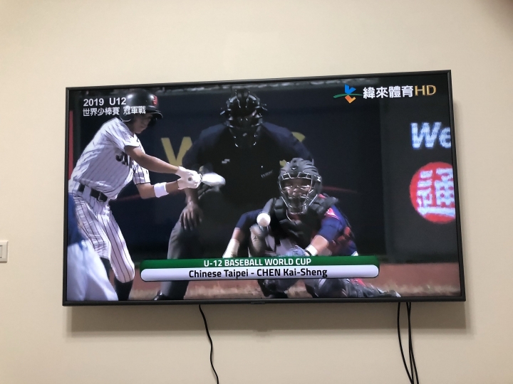 SAMSUNG （UA55RU7400）55吋電視～終於有自己的遊戲室