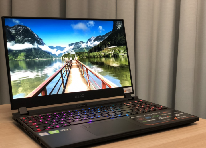 亮! 亮到眼睛睜不開的技嘉AERO 15 OLED