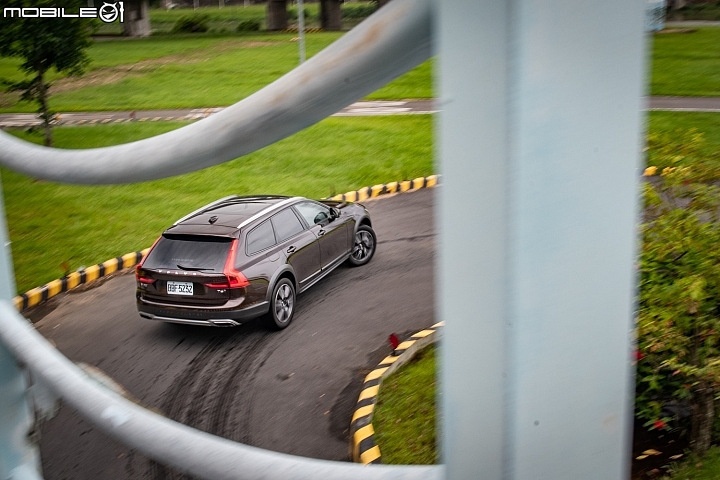 Volvo V90 Cross Country跨界旅行車試駕,汽油高規盡展頂級格局