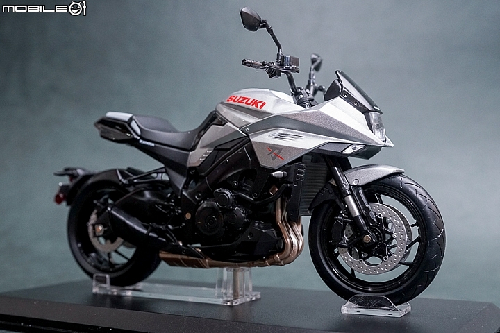【開箱】SUZUKI 現代武士刀 KATANA 參上！1/12  Aoshima 青島文化教材社組裝完成品開箱！