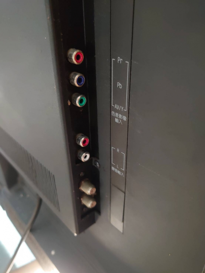 求救. 電視 伴唱機 擴大機 的線 該如何接...