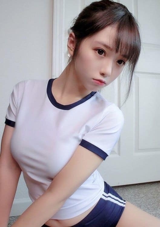 週五到.看正妹了兼幫嘟嘟貓招魂了