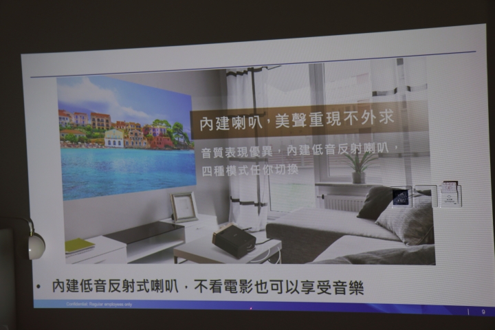 【體驗 分享】Epson枕投影院-EPSON EF-100W-躺著看